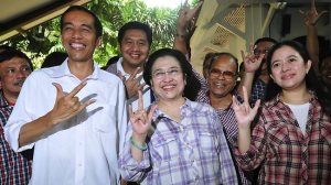 Jokowi, Megawati, Puan (sumber : theaustralian.com.au)