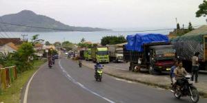 Jalan lintas Sumatera menuju Pelabuhan Bakauheni (sumber : kompas.com)