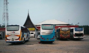 Restoran Pagi Sore di Sungai Lilin, Sumatera Selatan (sumber : rgdv.wordpress.com)
