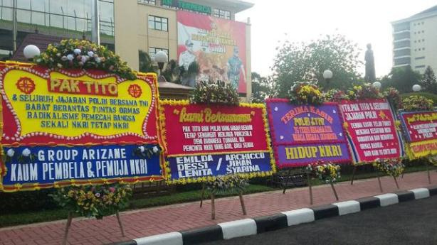 Karangan Bunga Polri